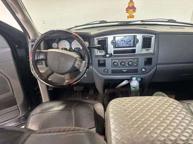 Used 2008 Black Dodge SLT image 19
