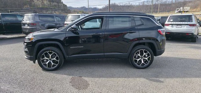 New 2026 Diamond Black Crystal Pearl-Coat Exterior Paint Jeep Limited image 6