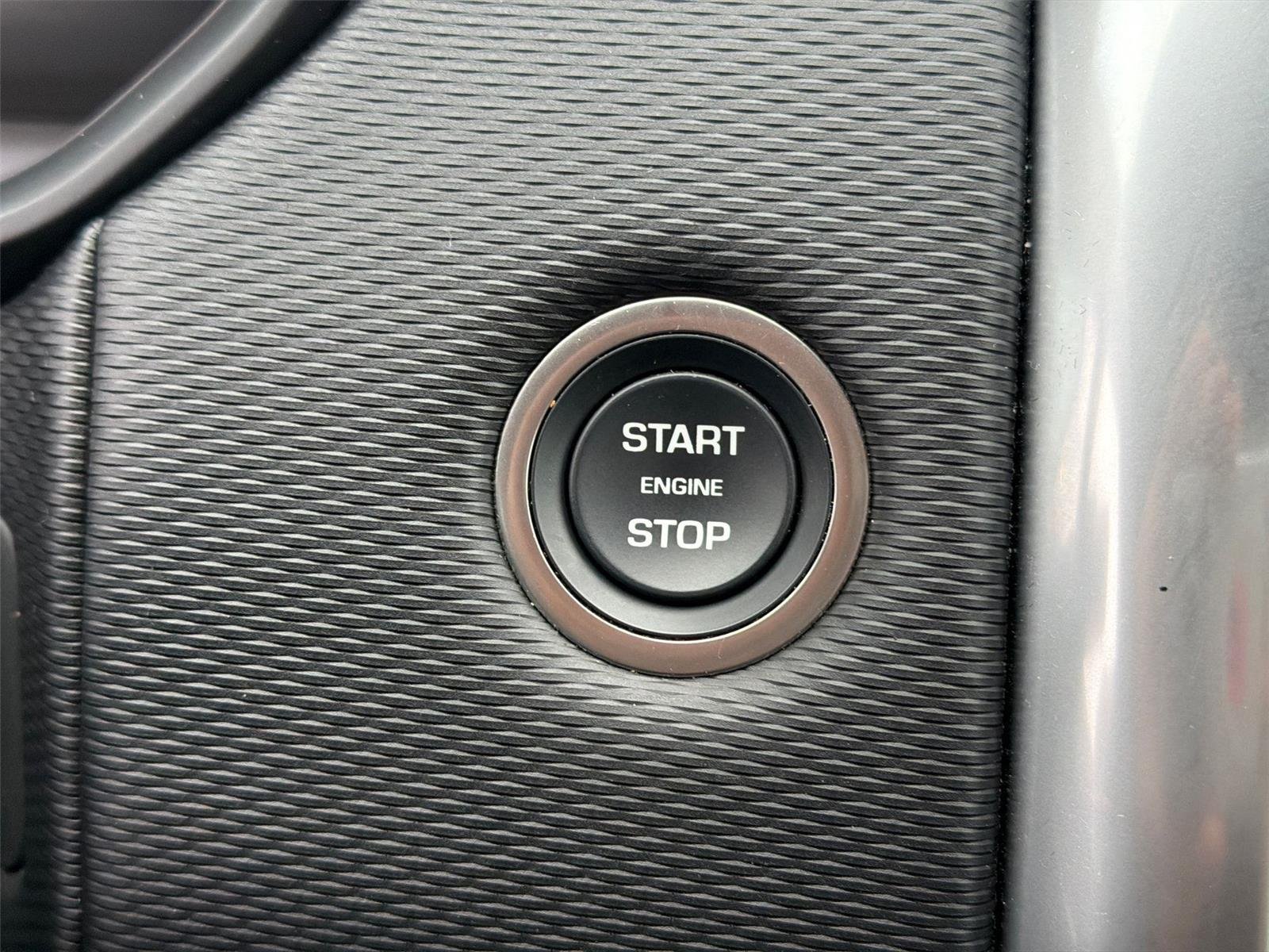 Used 2024 Fuji White Land Rover Dynamic SE image 28