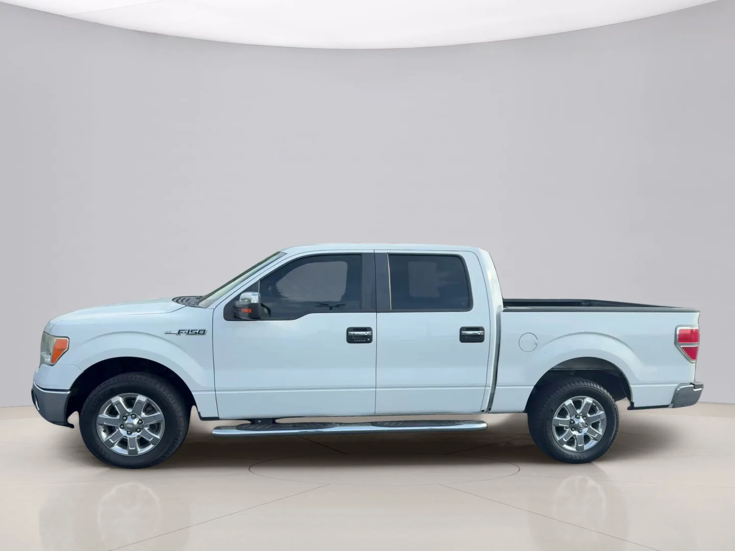 Used 2013 White Ford XLT image 2
