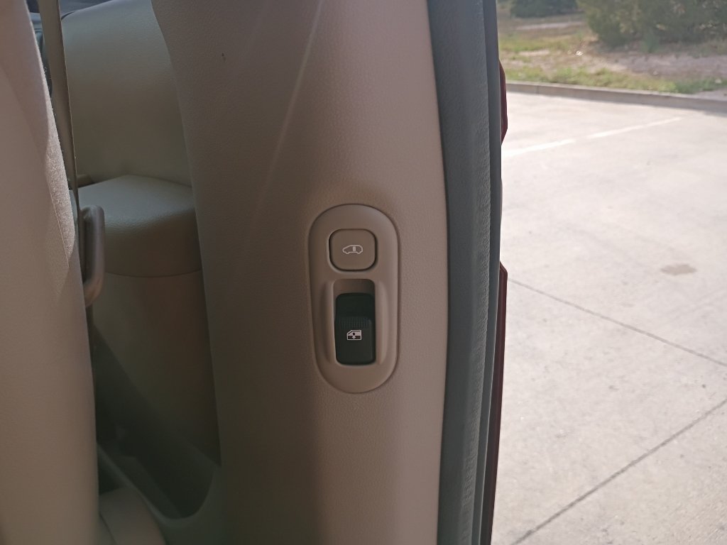 Used 2012 Claret Red Kia LX image 17