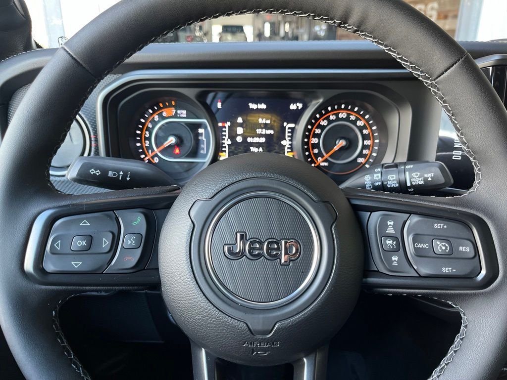 New 2026 Black Clear-Coat Exterior Paint Jeep Rubicon image 30