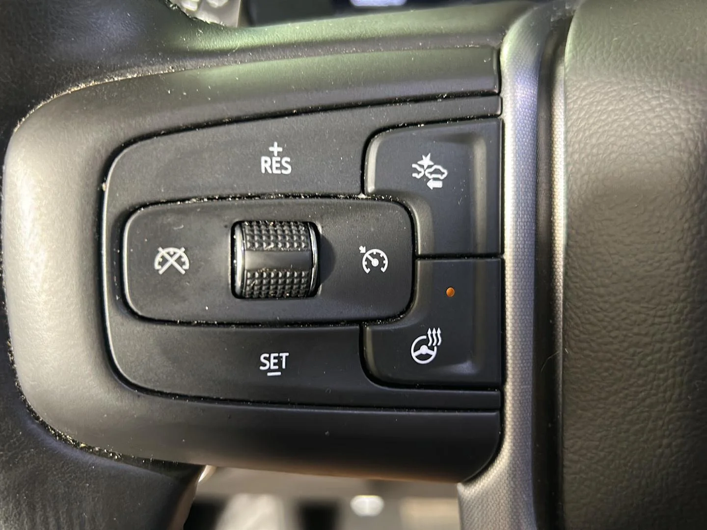 Used 2024 Onyx Black GMC Elevation image 23