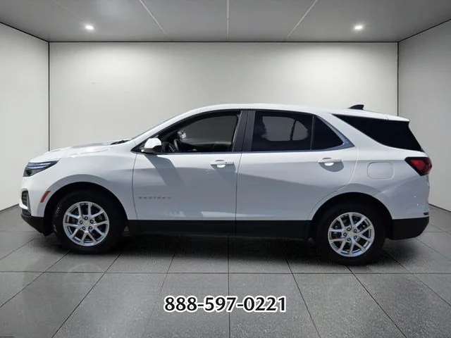 Used 2023 Summit White CHEVROLET LT image 2