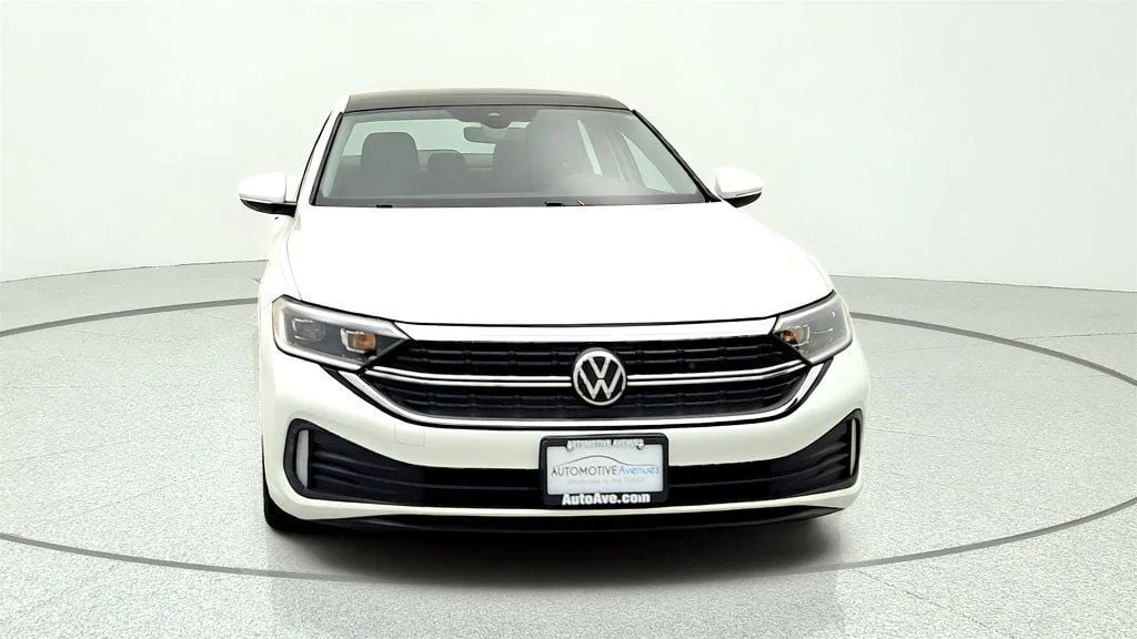 Used 2023 Opal White Pearl Volkswagen SEL Automatic image 2