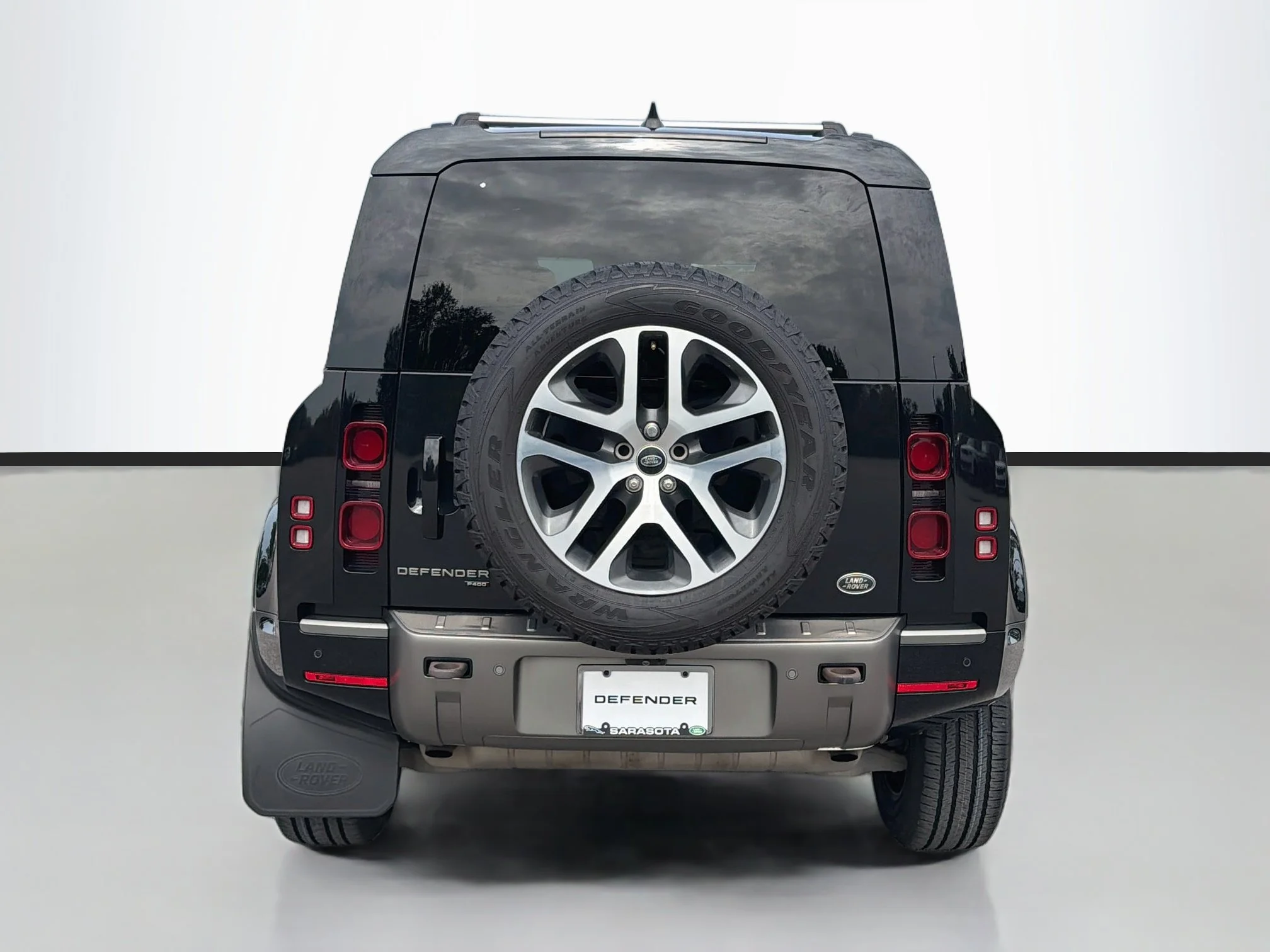 Used 2023 Santorini Black Metallic Land Rover X-Dynamic SE image 4