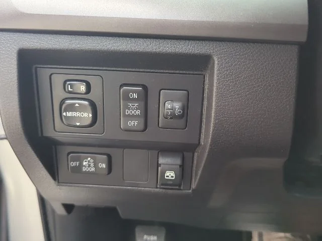 Used 2016 Silver Toyota SR5 image 21