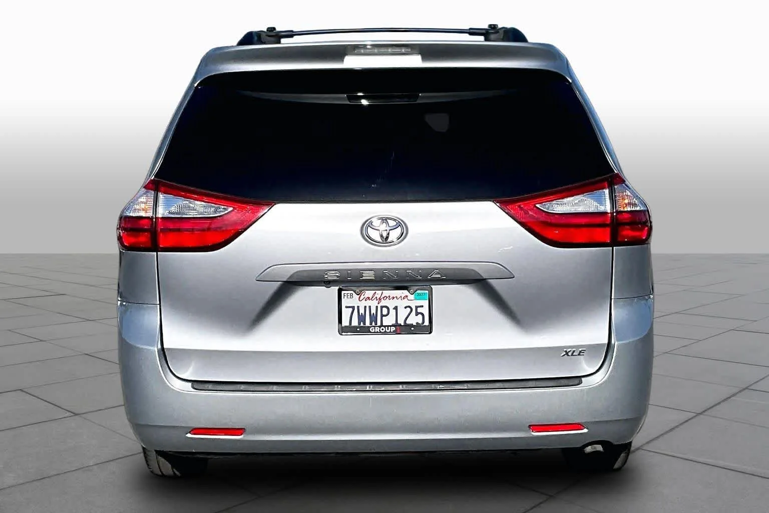 Used 2017 Silver Sky Metallic Toyota XLE Auto Access Seat image 4
