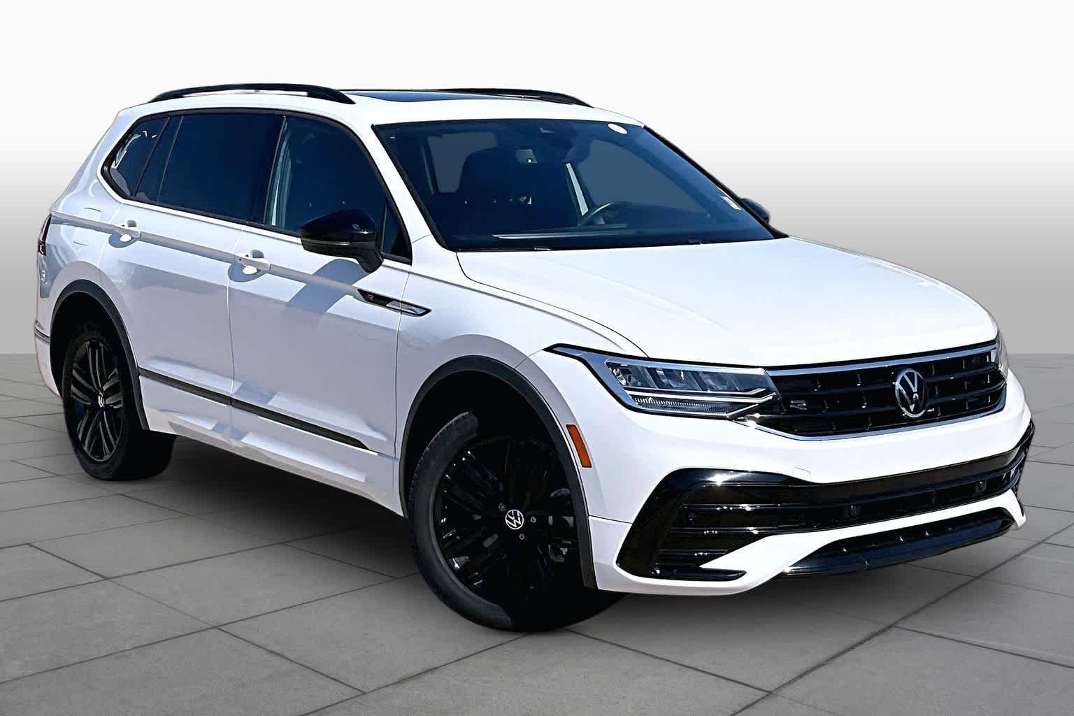 Pre-Owned 2022 Volkswagen Tiguan SE R-Line Black
