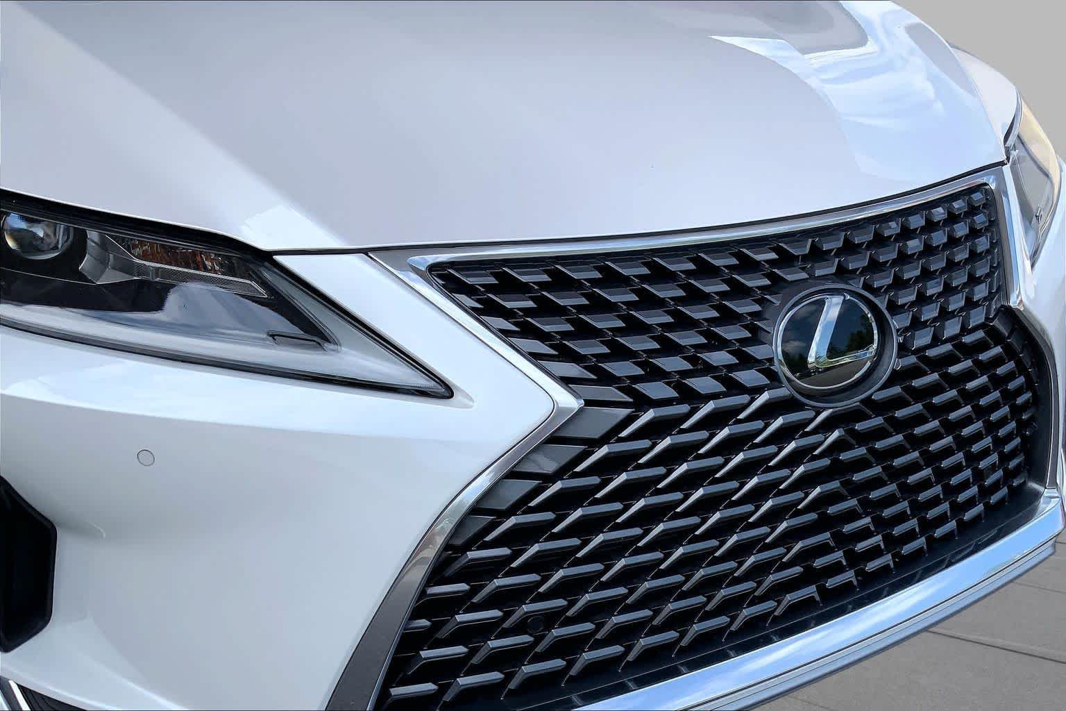 Used 2020 Eminent White Pearl Lexus  image 32