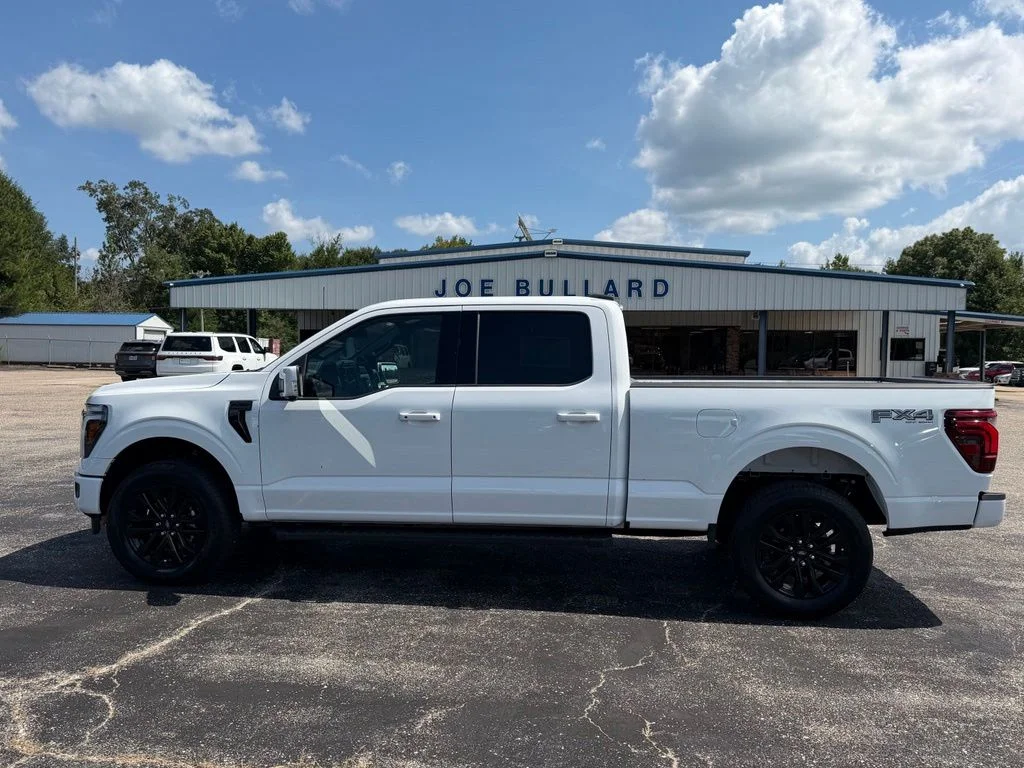 New 2026 Oxford White Ford Lariat® image 23