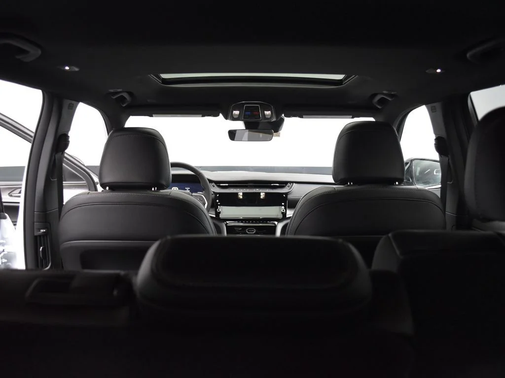New 2026 Bright White Clear-Coat Exterior Paint Jeep Altitude image 31