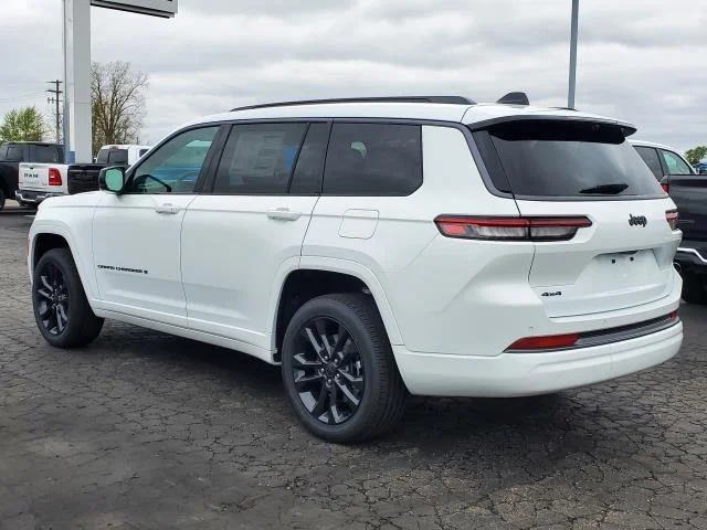 New 2026 Bright White Clear-Coat Exterior Paint Jeep Limited Reserve image 4