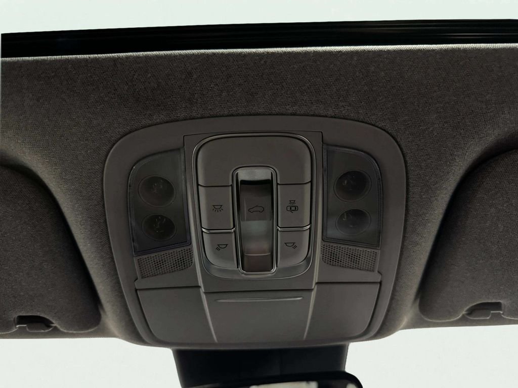 2020 Hyundai Santa Fe Limited - Photo 23
