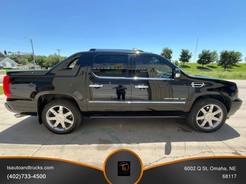 Used 2013 Black Cadillac Premium Sport Utility Pickup 4D 5 1/4 ft image 8