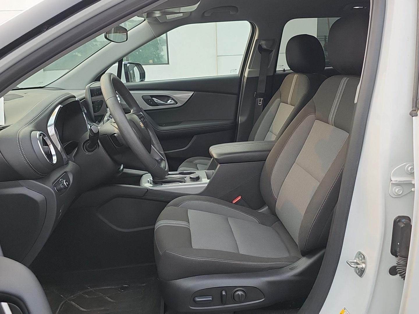 Used 2023 Summit White Chevrolet 2LT image 11