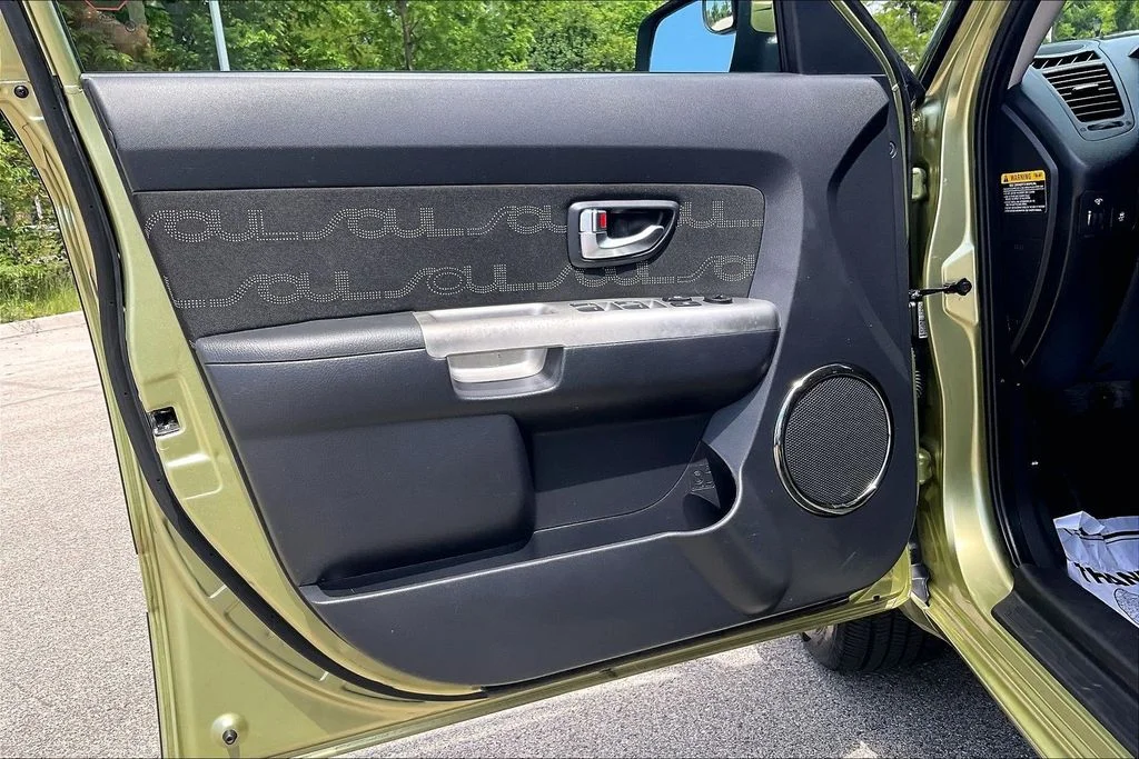Used 2012 Green Kia Plus image 21