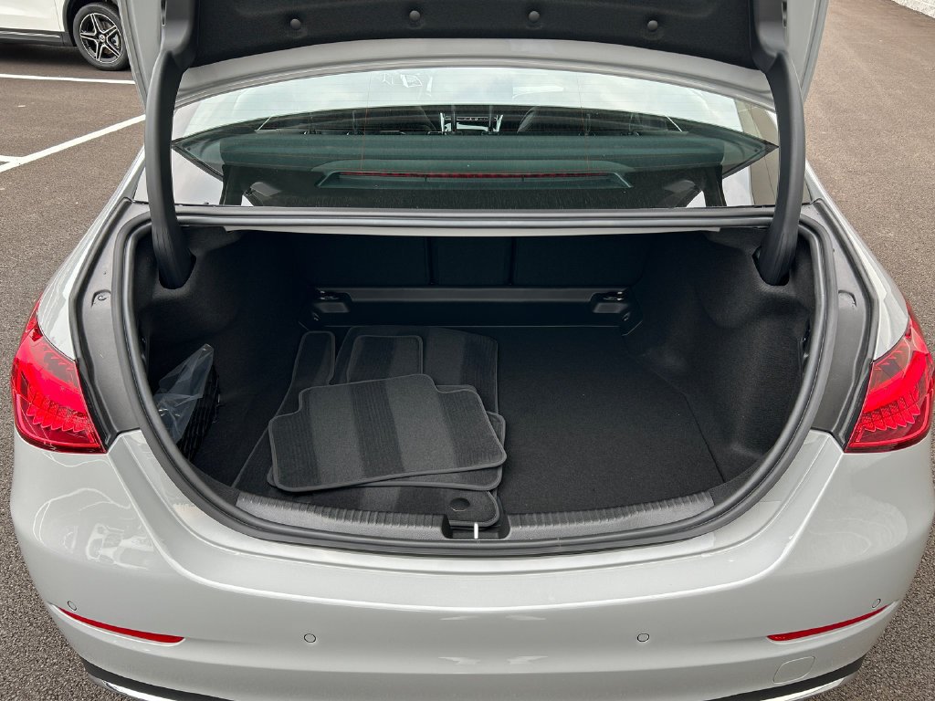 New 2026 MANUFAKTUR Alpine Grey Mercedes-Benz C 300 image 44