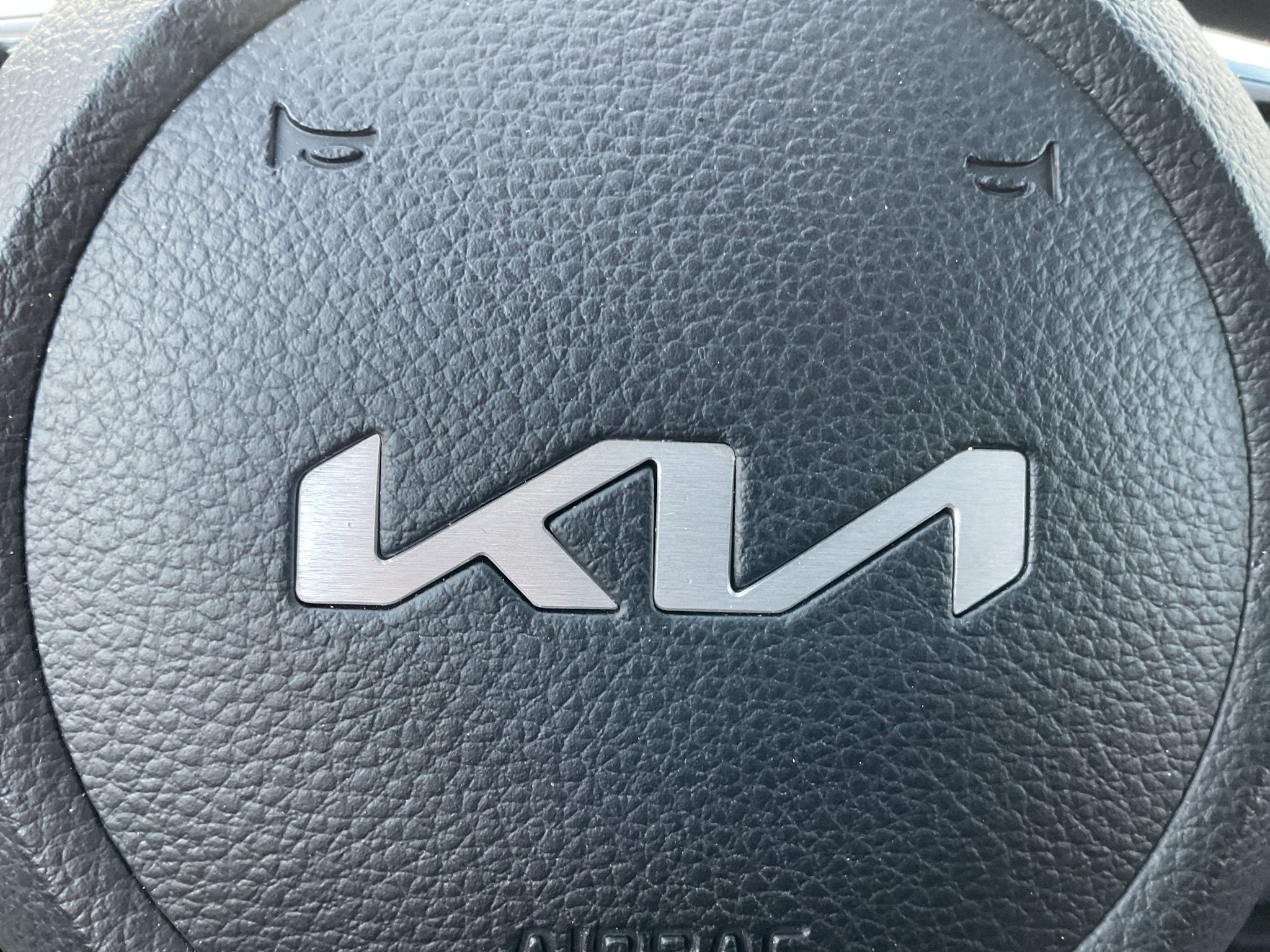Used 2025 Snow White Pearl Kia S image 29