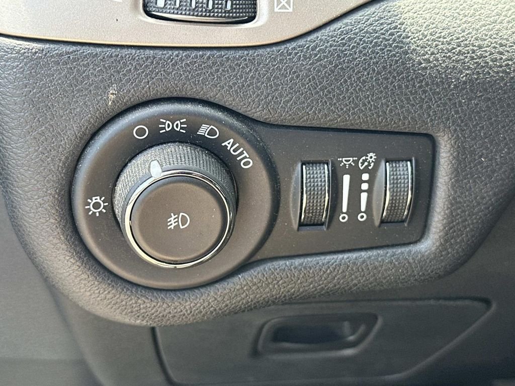 Used 2016 Green Jeep Limited image 29