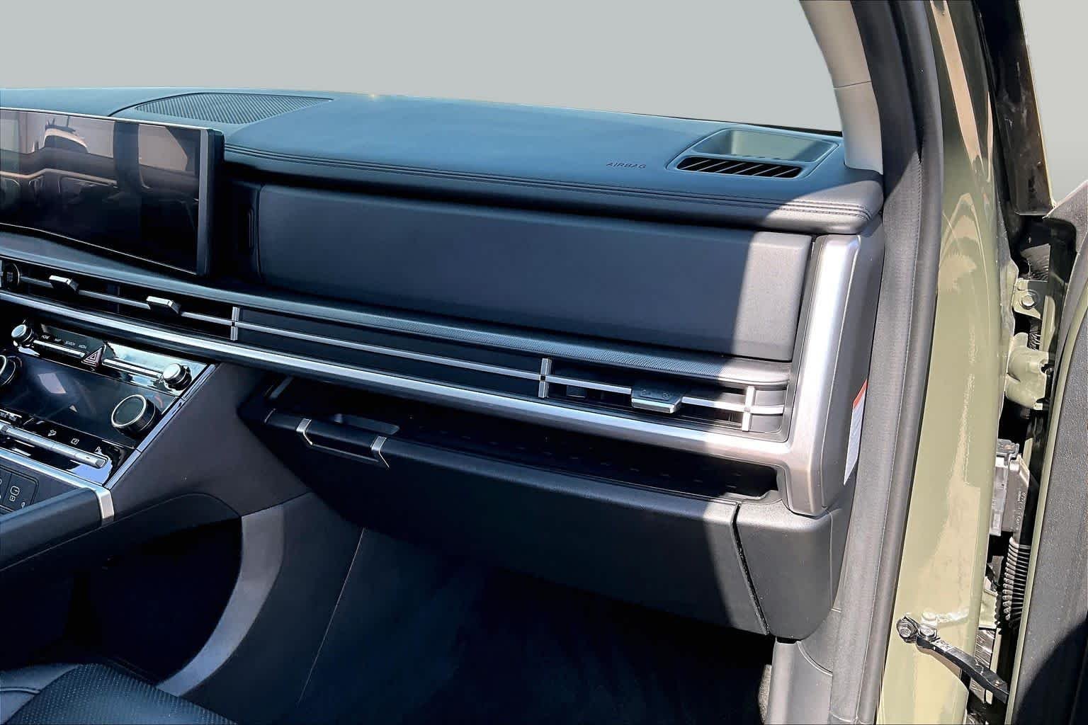 Certified Used 2024 Rockwood Green Hyundai SEL image 18