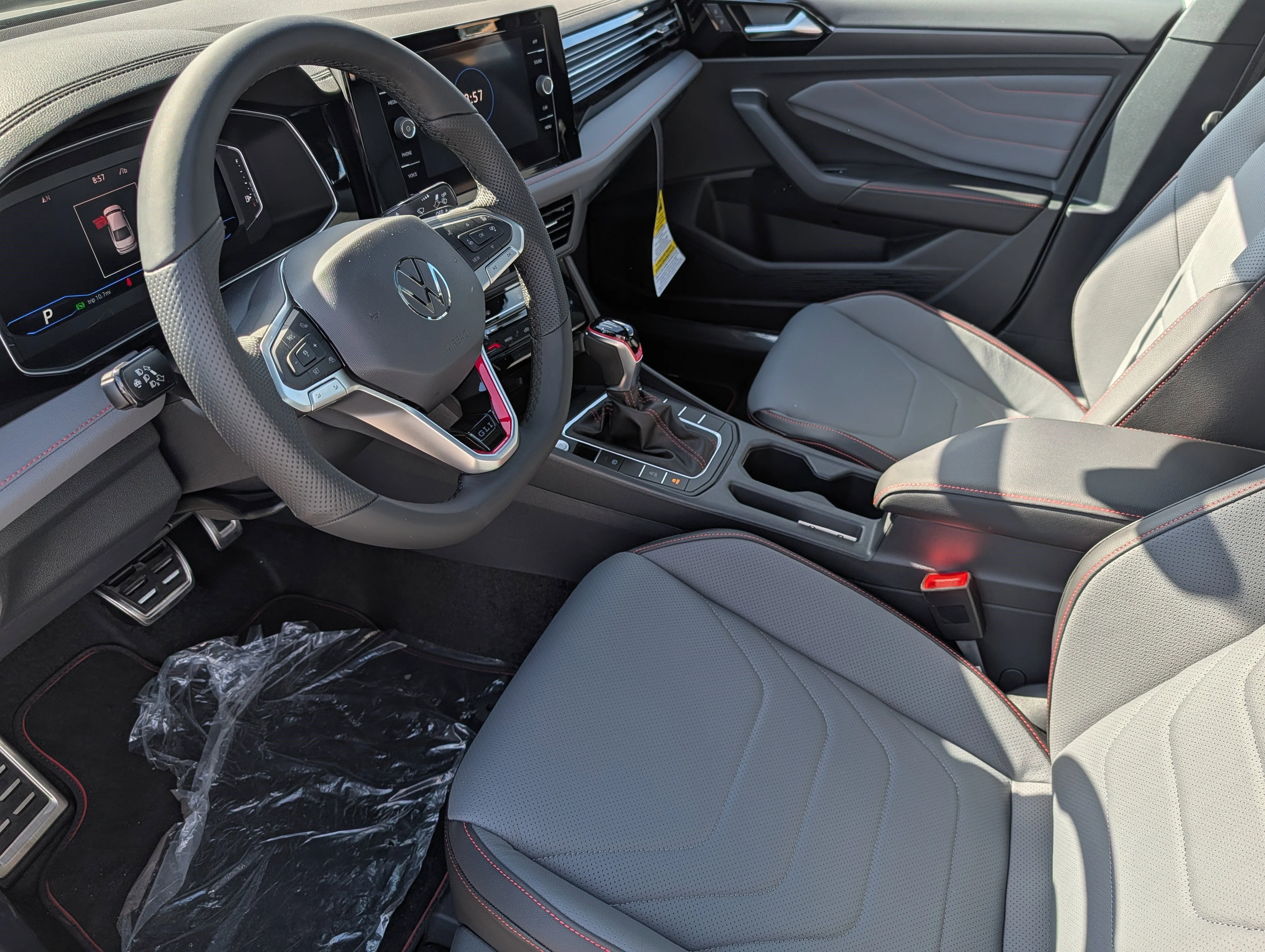 New 2026 Pure White w/Deep Black Roof Volkswagen Autobahn image 4