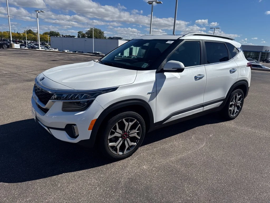 Used 2021 Kia Seltos SX with VIN KNDETCA22M7142393 for sale in Inver Grove Heights, Minnesota