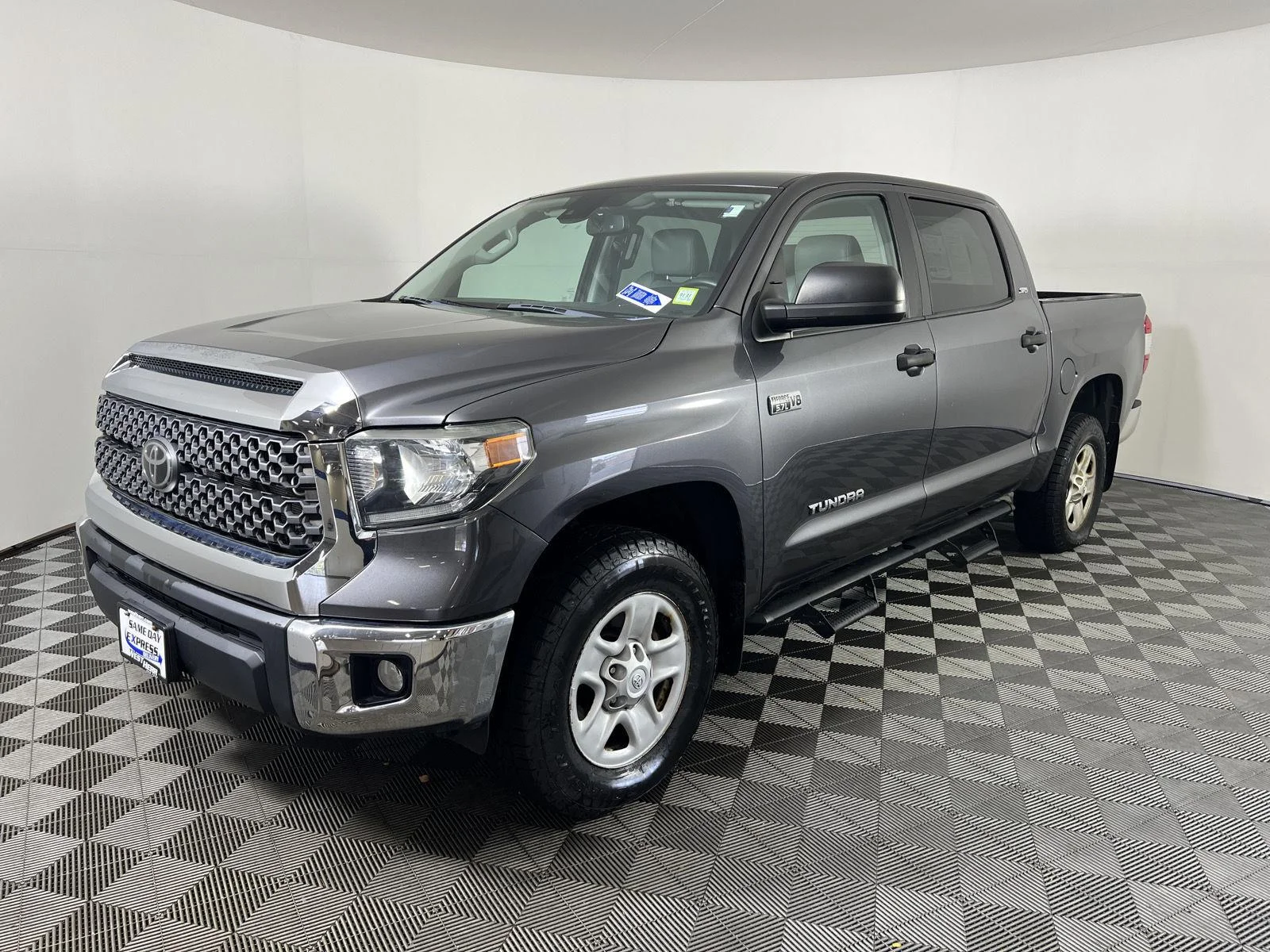Used 2020 Magnetic Gray Metallic Toyota SR5 image 7