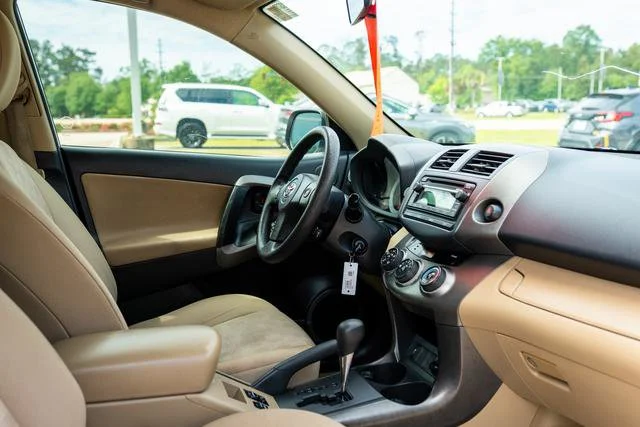 Used 2012 Super White Toyota Base image 24