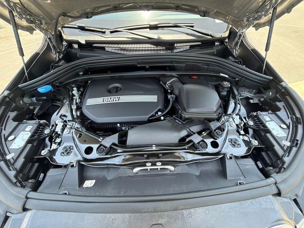 Used 2025 Silver BMW xDrive28i image 8