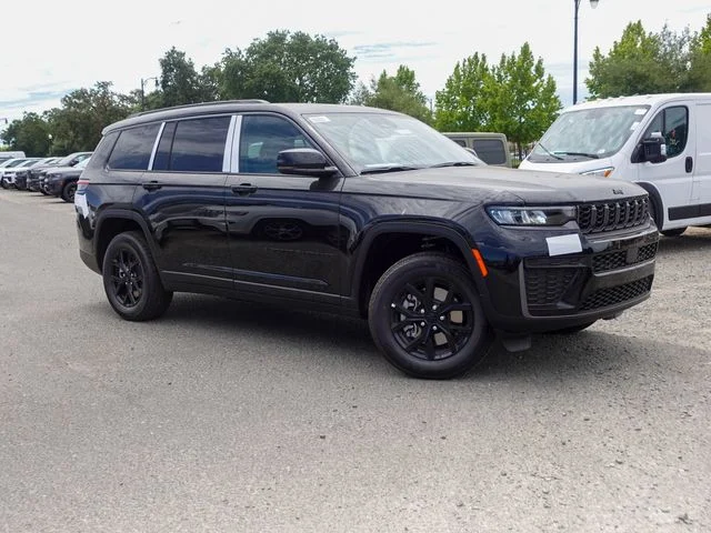 New 2026 Diamond Black Crystal Pearl-Coat Exterior Paint Jeep Altitude image 5