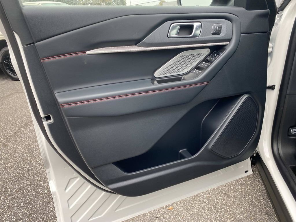 New 2026 Star White Metallic Tri-Coat Ford ST image 13