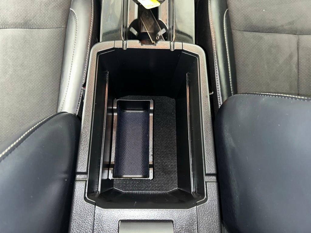 Used 2024 Silver Mitsubishi SE image 10