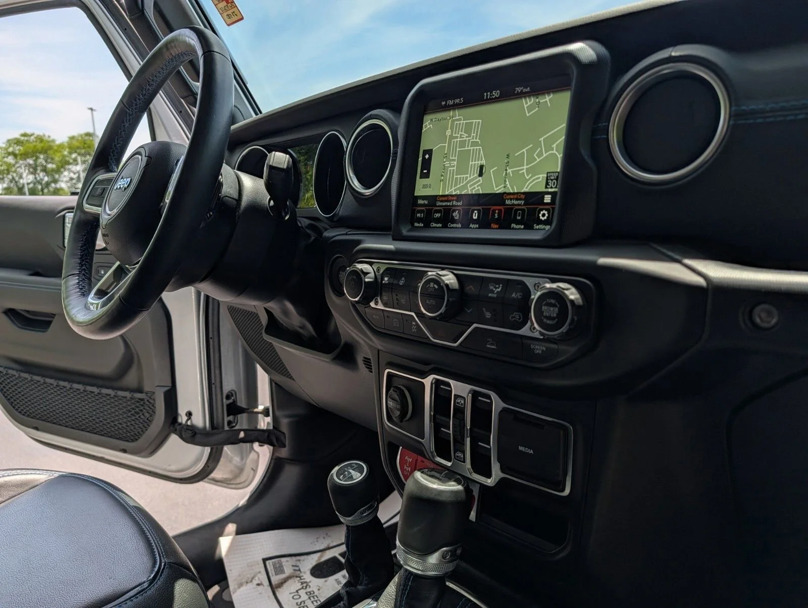 Used 2023 Silver Jeep Rubicon 4x4 image 29
