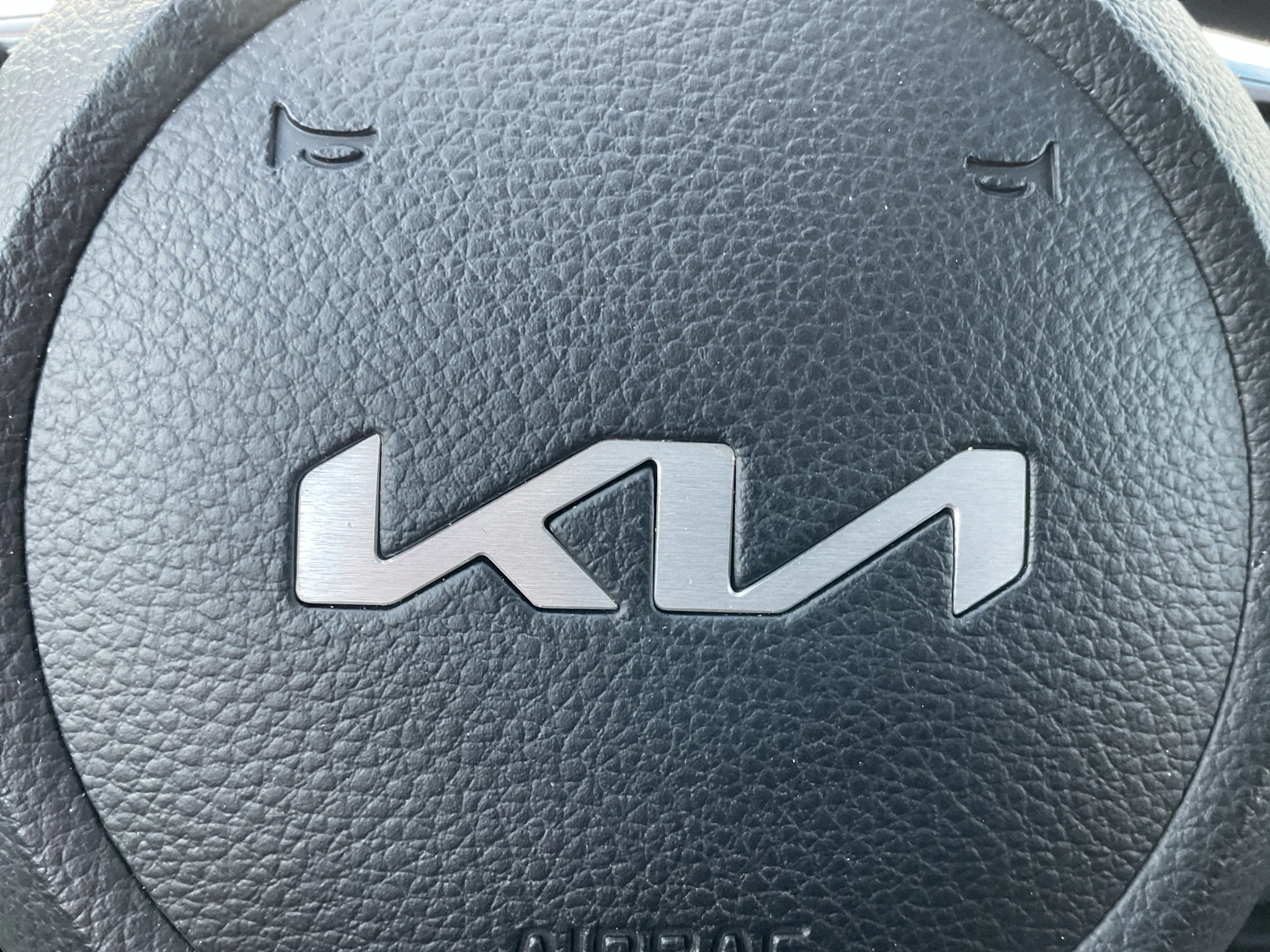 Certified Used 2025 Snow White Pearl Kia S image 29