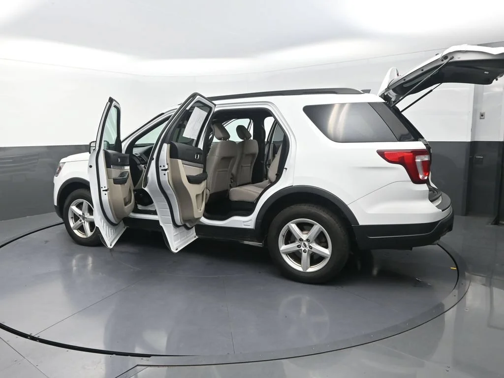 Used 2018 White Ford Base image 33