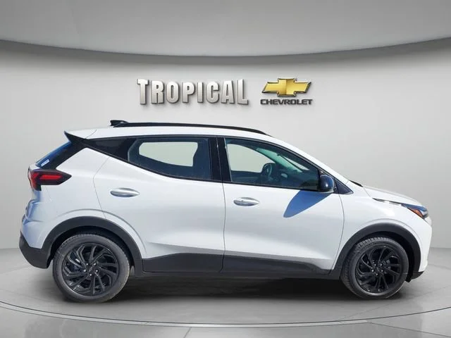 New 2027 Summit White Chevrolet RS image 4