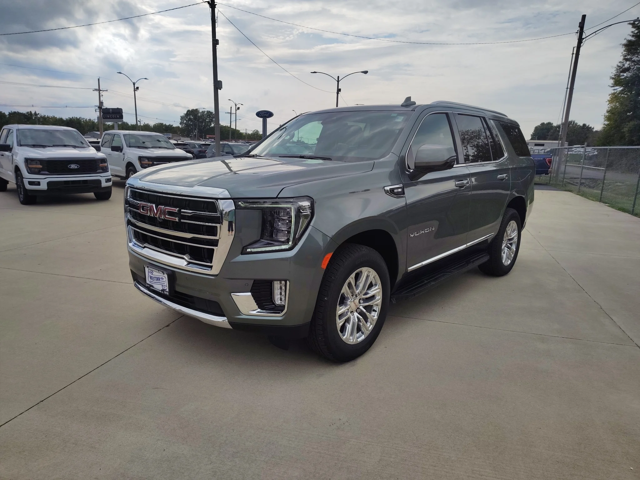 Used 2024 Frost GMC SLT image 7
