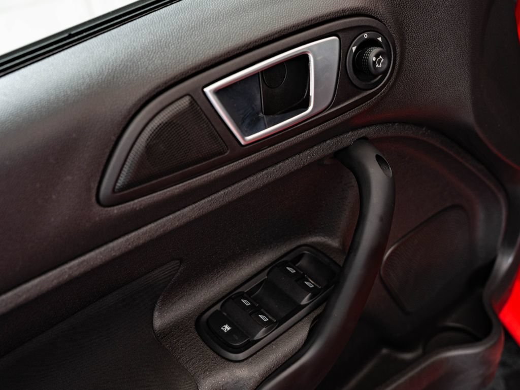Used 2015 Race Red Ford SE image 24