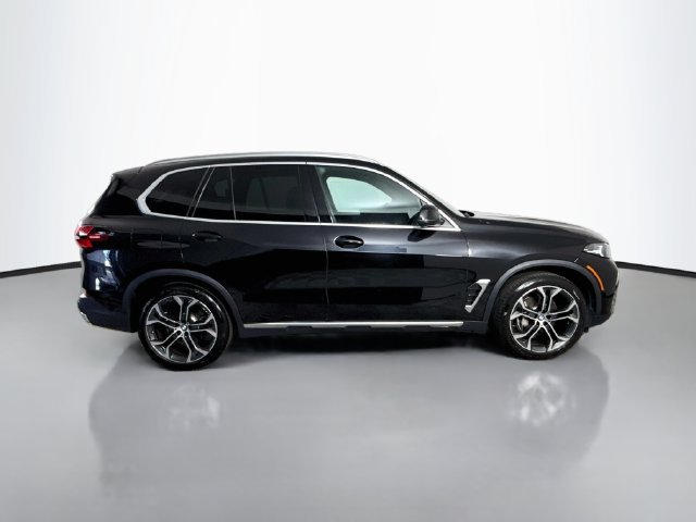 Used 2024 Black Sapphire Metallic BMW sDrive40i image 8