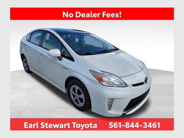 Used 2013 White Toyota Three image 1