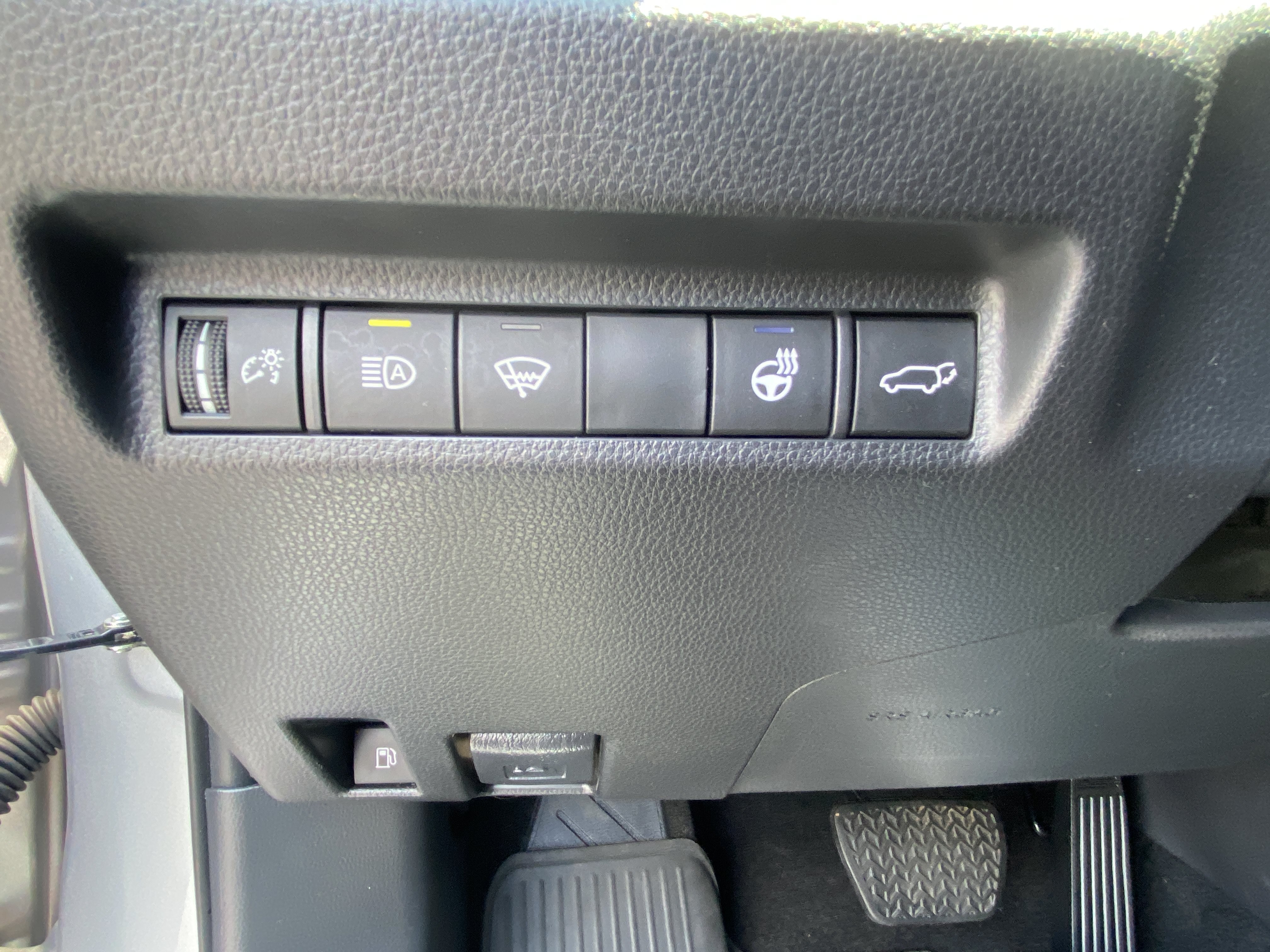 Used 2022 Silver Sky Metallic Toyota Hybrid XSE image 23