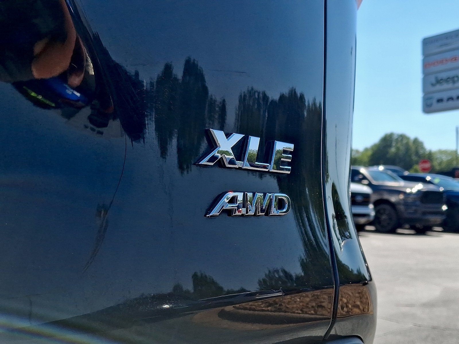 Used 2021 Midnight Black Metallic - 218 Toyota XLE image 31