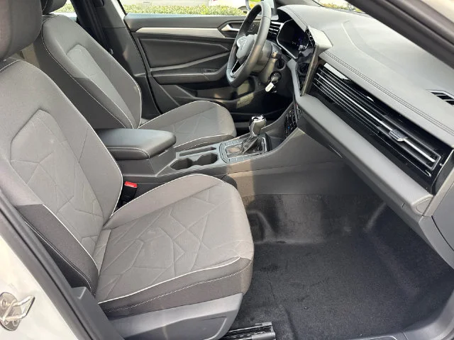 New 2026 Pure White Volkswagen 1.5T Sport image 18