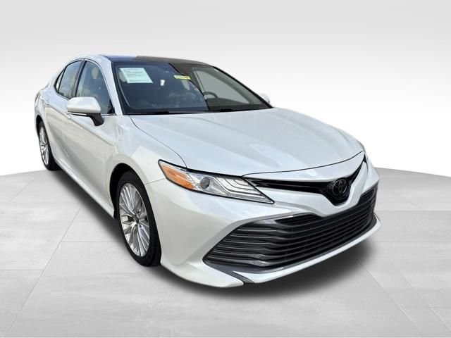 Used 2020 Pearl Toyota XLE image 1