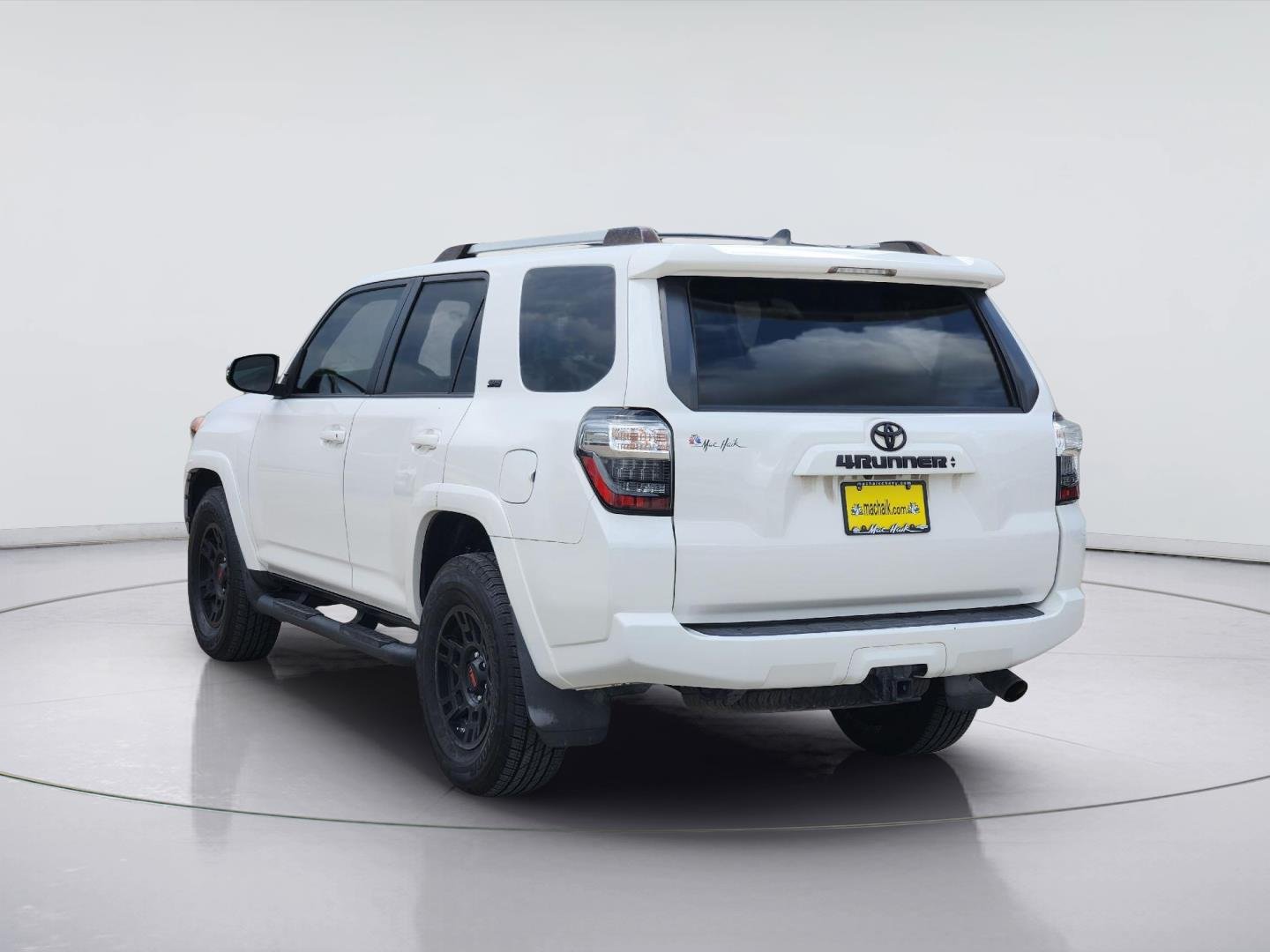 2020 Toyota 4Runner photo 7 of 32