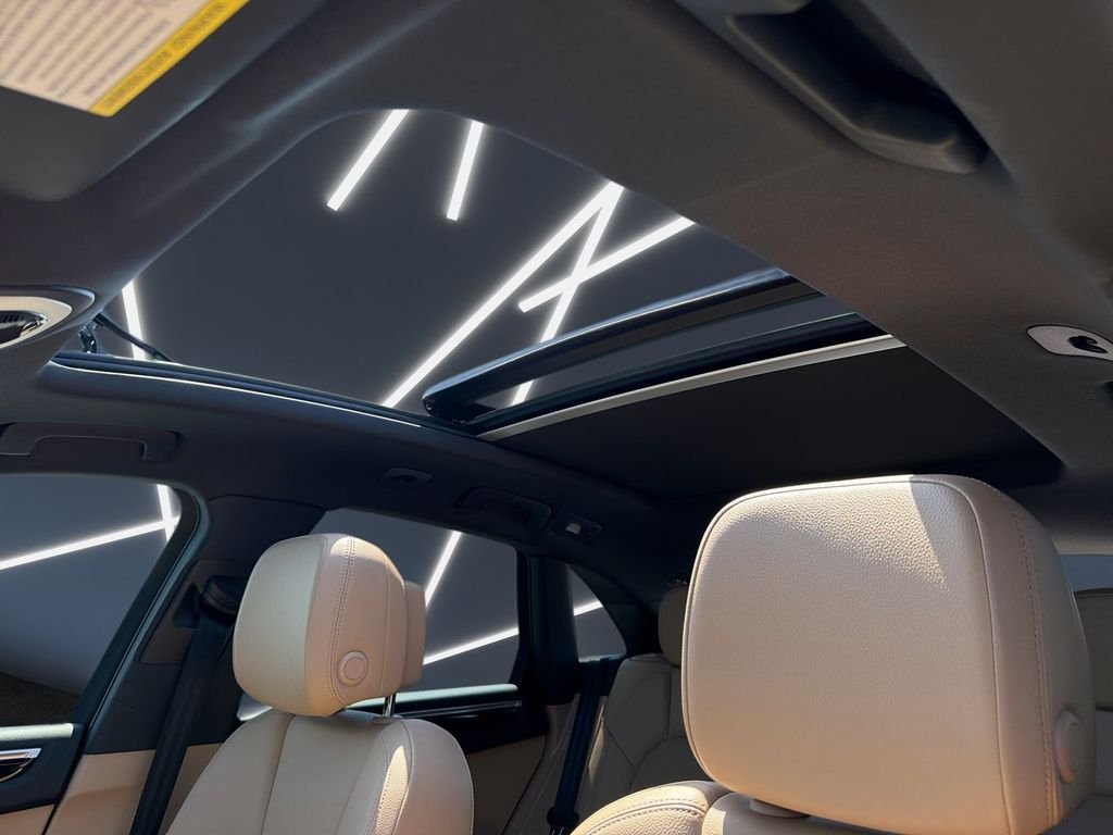 Used 2021  Porsche Base image 16
