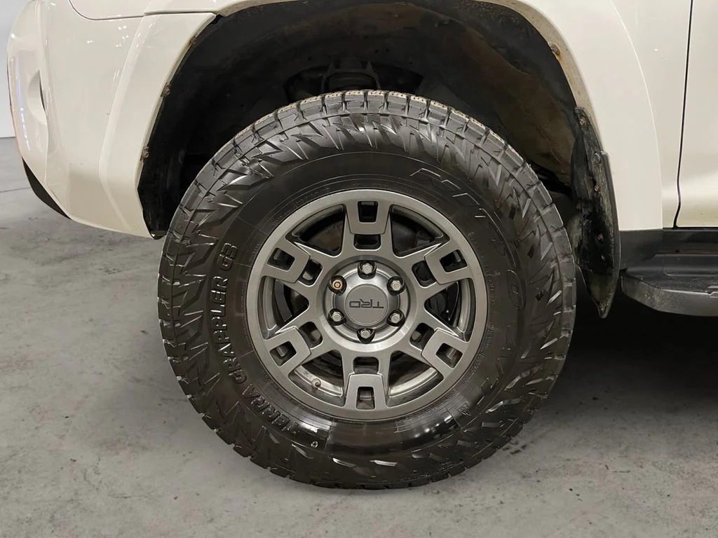 Used 2020 Super White Toyota Venture image 14