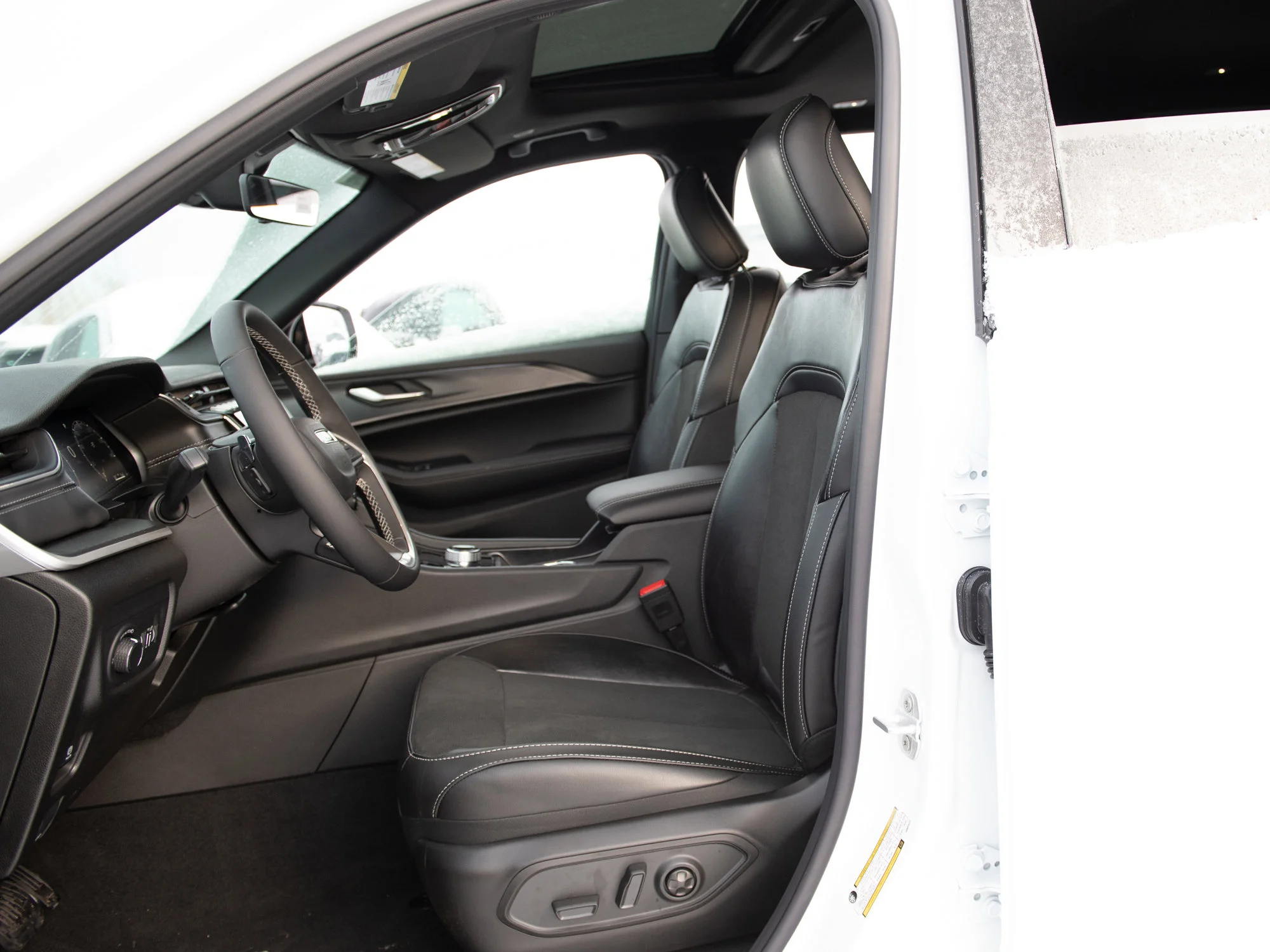 New 2025 White Jeep Altitude* image 19