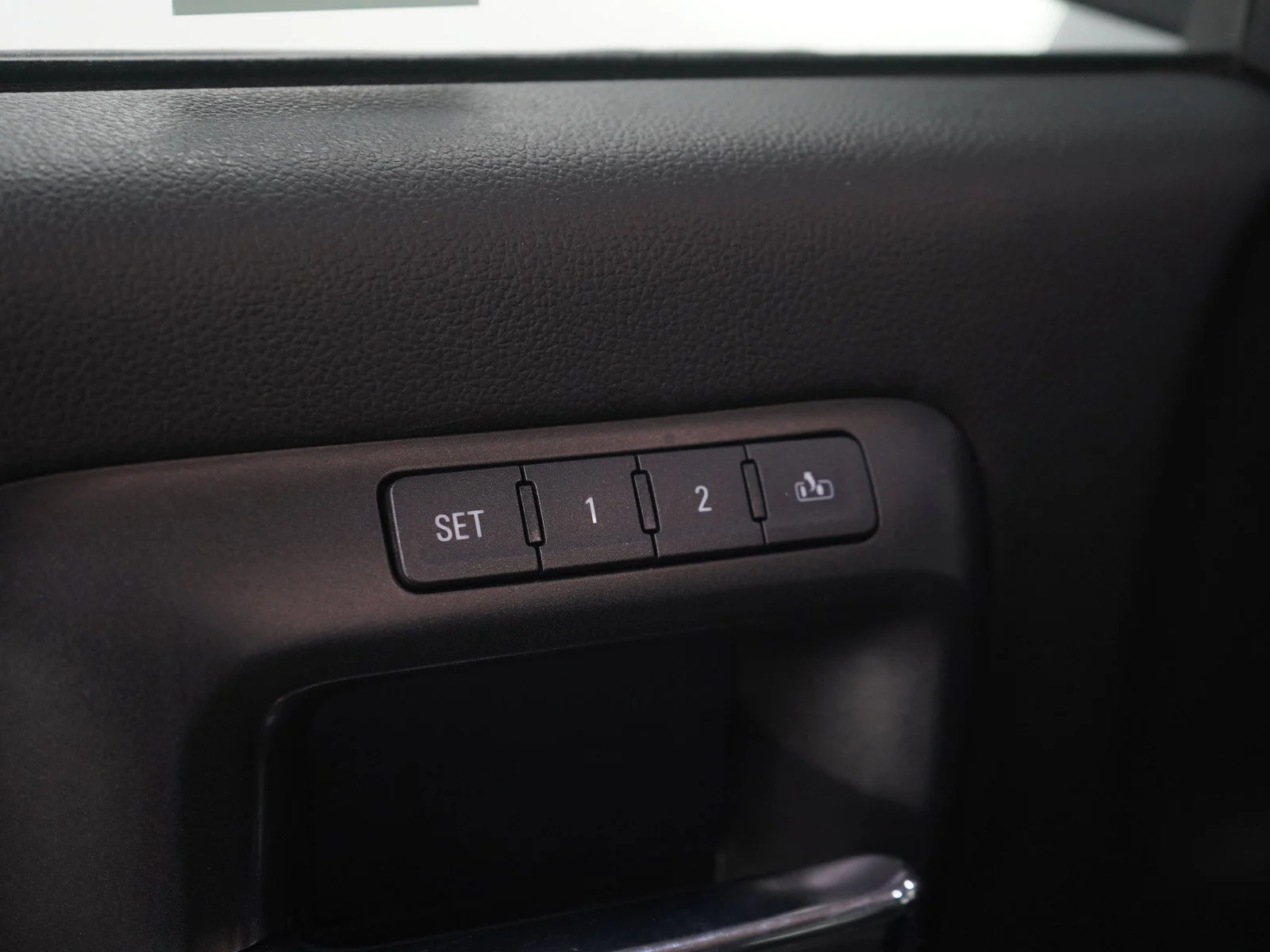 Used 2018 GRAPHITE METALLIC Chevrolet High Country image 22